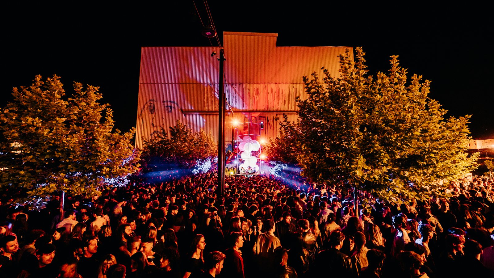 HBT Open Air - DJ sul palco e folla al Parco Innovazione
