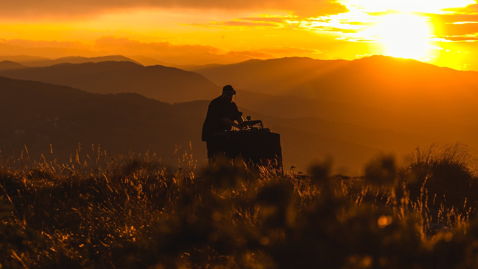 Rediscover - DJ al tramonto sulle montagne dell'Appennino reggiano